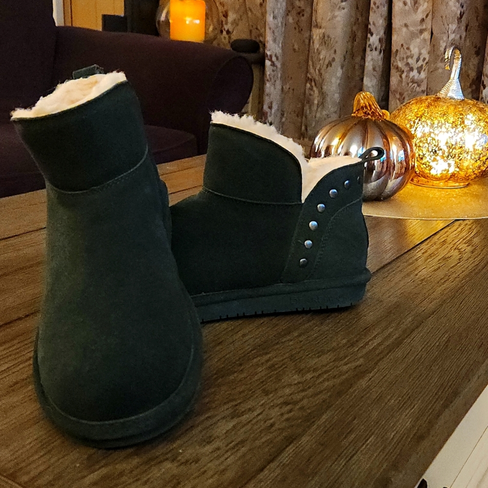 Bearpaw dark green ankle boots